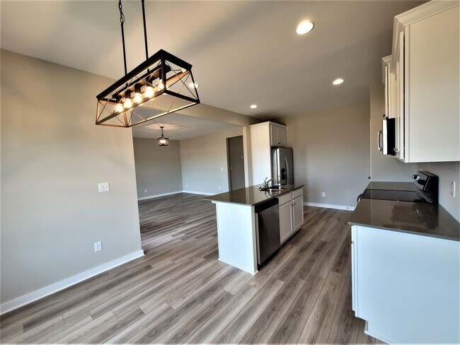 Building Photo - 161 Lena Ln