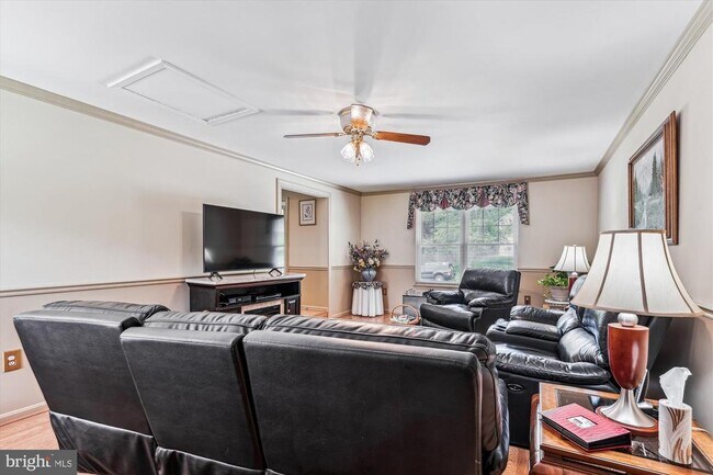 Building Photo - 10902 Valley Brook Dr