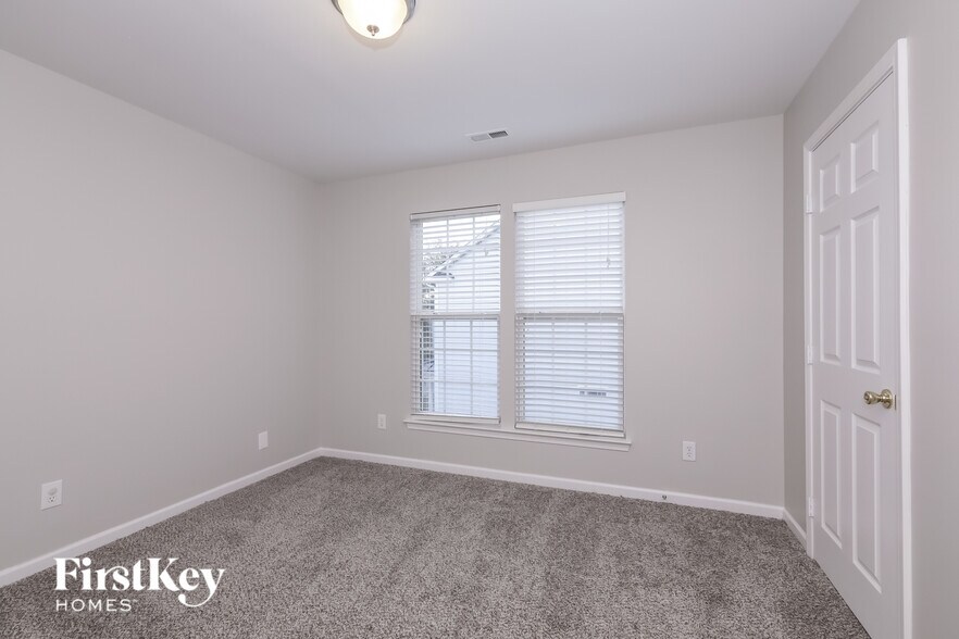 Building Photo - 3005 Linstead Dr