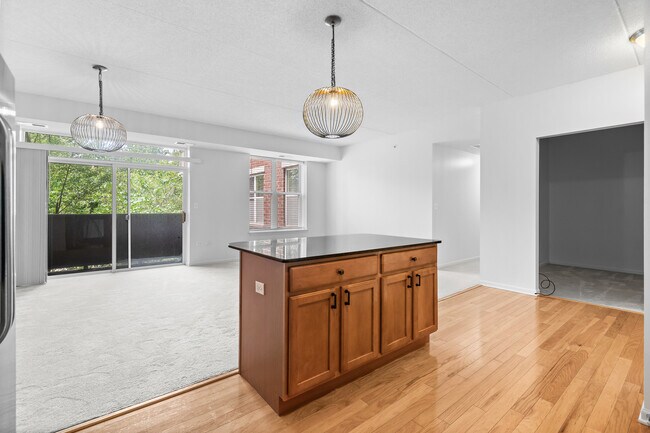 Building Photo - 77 N Quentin Rd