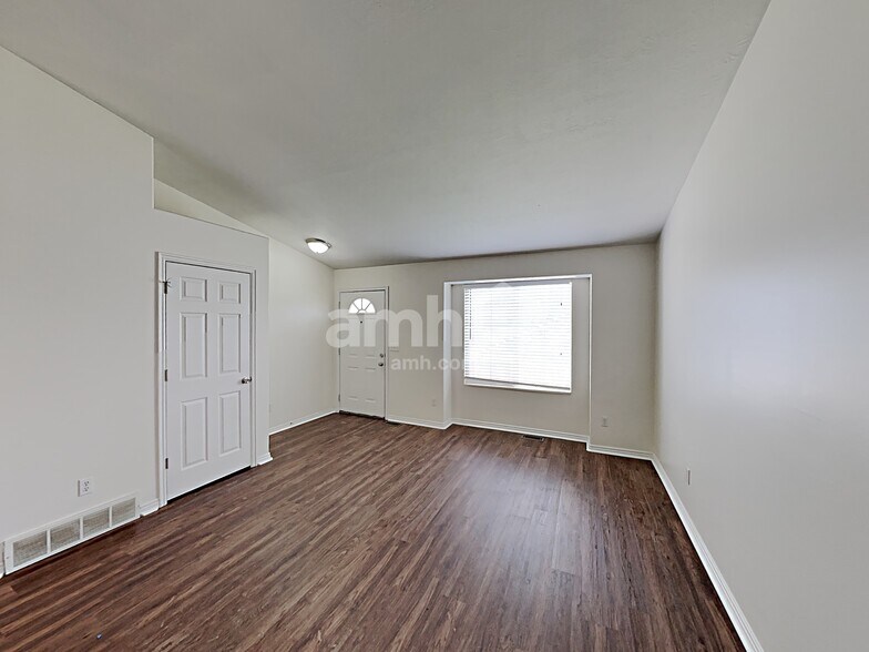 Building Photo - 8766 S Pebble Crest Way