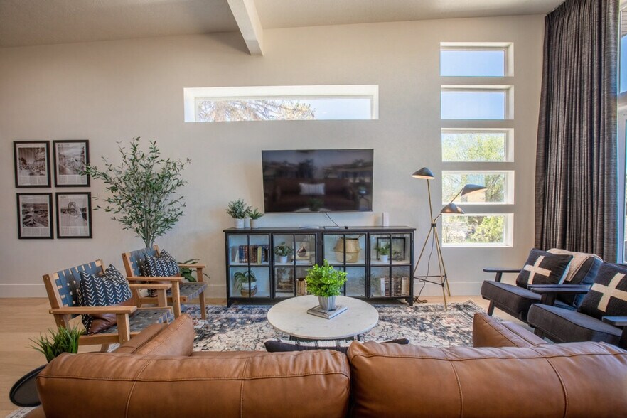 Building Photo - 160 W 1600 S