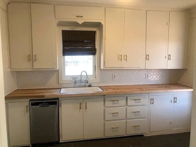 Building Photo - Cute 2 bedroom 1 bathroom house!