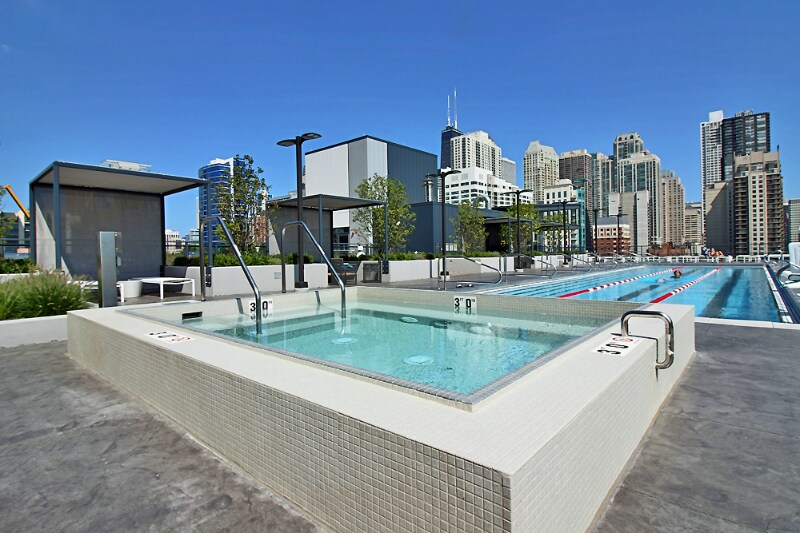 Building Photo - 632 N Wells St