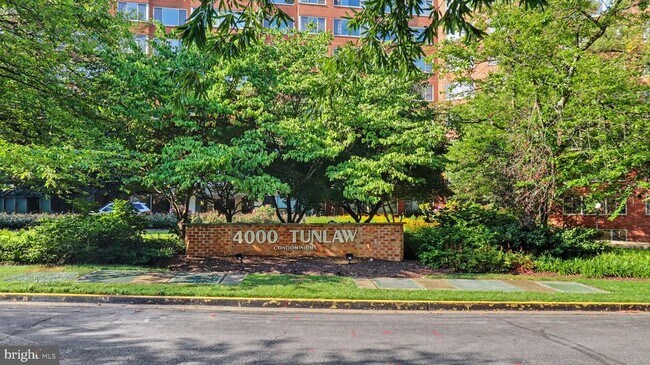Building Photo - 4000 Tunlaw Rd NW