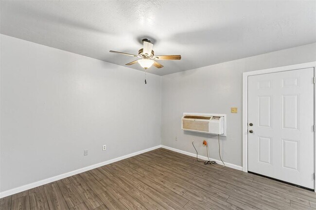 Building Photo - 1401 E St