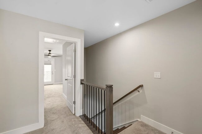 Building Photo - Gorgeous Aria at the Park 3 Bedroom Townhouse!