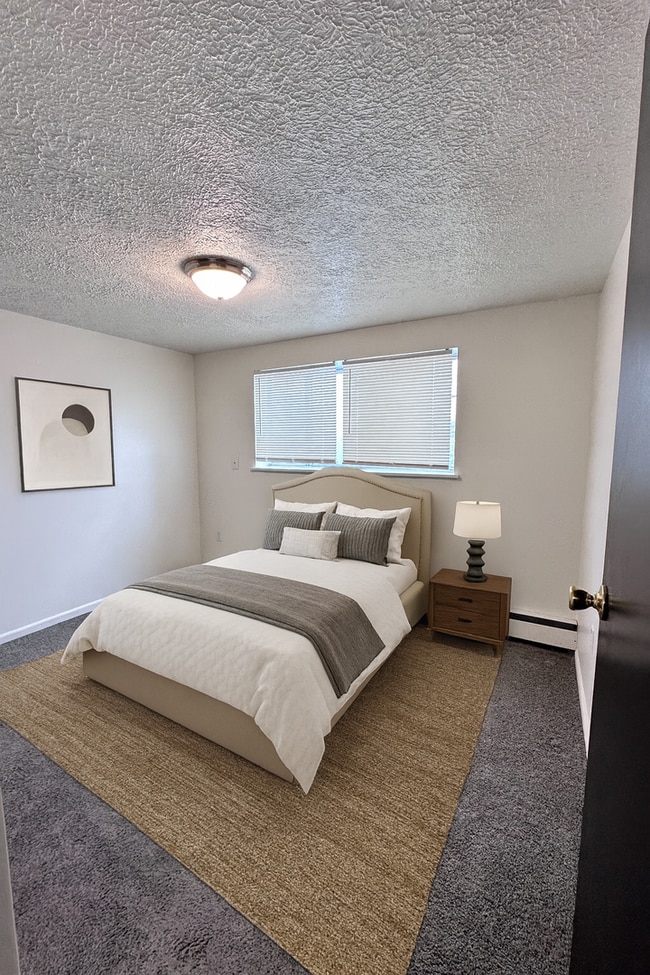 Building Photo - 2 Bedroom and 1.5 Bathroom apartment in Beaver, PA!!