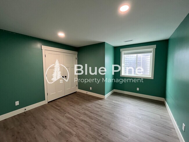 Building Photo - 3237 Harlow Dr