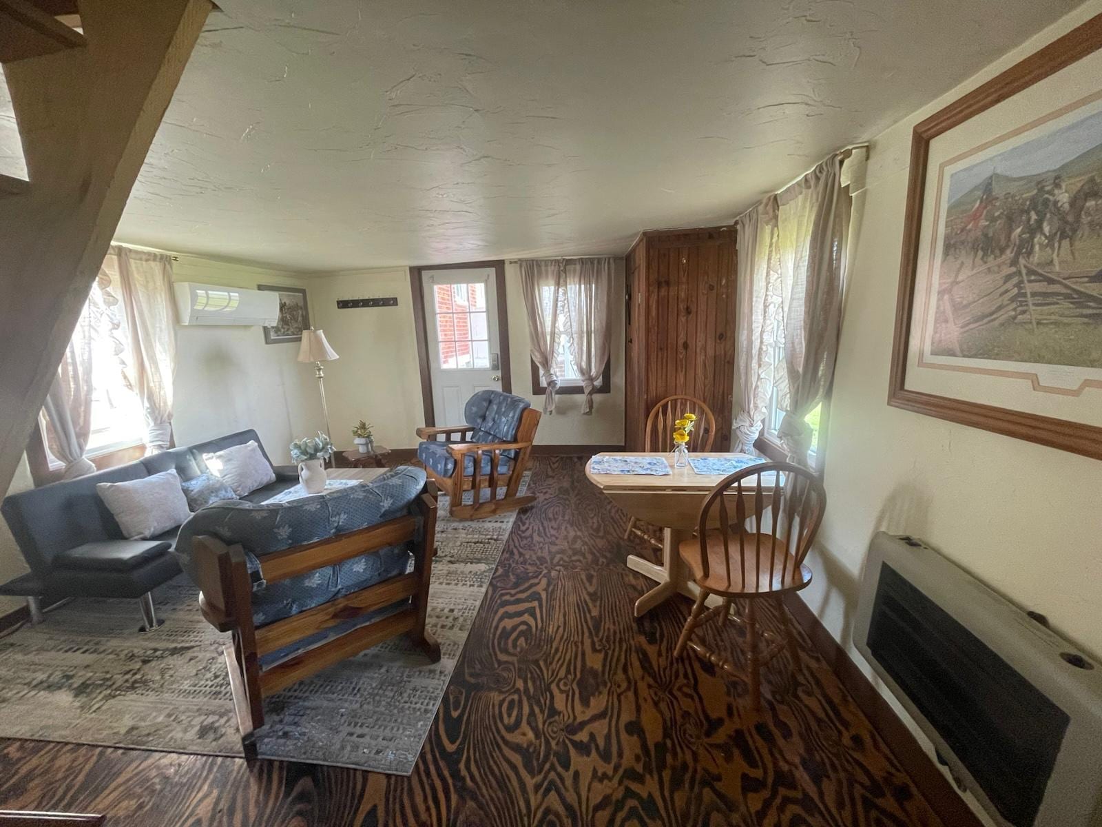 Living room - 350 Hilltown Rd