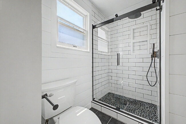 Building Photo - "Spacious 4-Bedroom Oasis with 4 Full Baths in Prime Englewood Location – 3306 Sq. Ft. of Comfort...