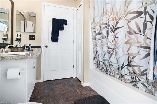 Building Photo - 703 NE 23rd Terrace