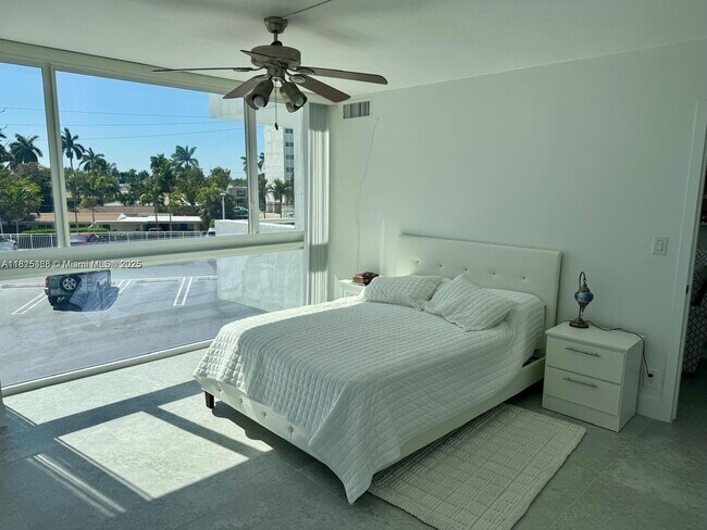 Building Photo - 2715 N Ocean Blvd