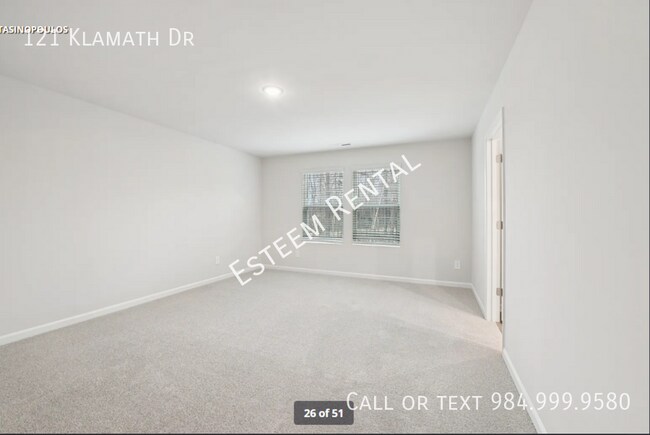 Building Photo - 121 Klamath Dr