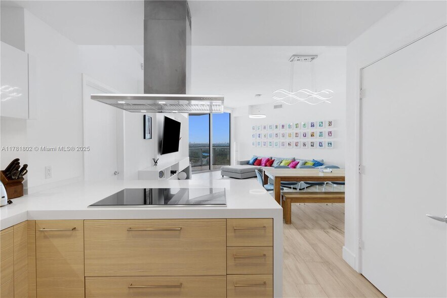 Building Photo - 17111 Biscayne Blvd