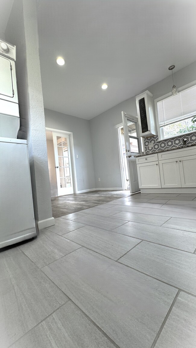 DINING ROOM - 6401 Fairmount Ave