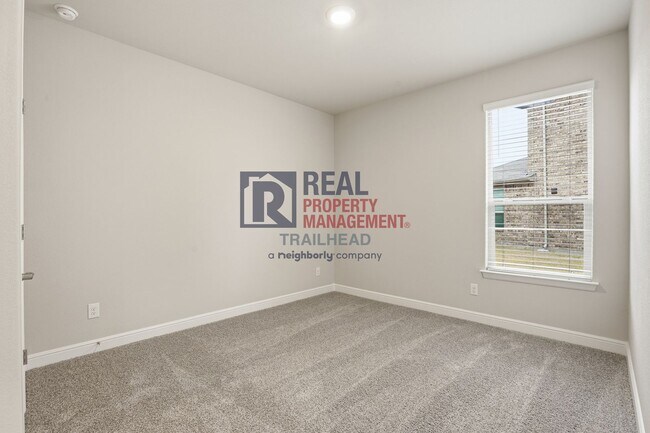 Building Photo - Well-Designed 4 Bedroom Single-Story