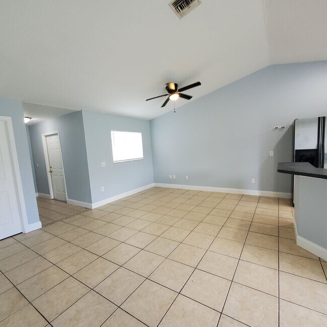 Building Photo - 777/779 Bedford Drive