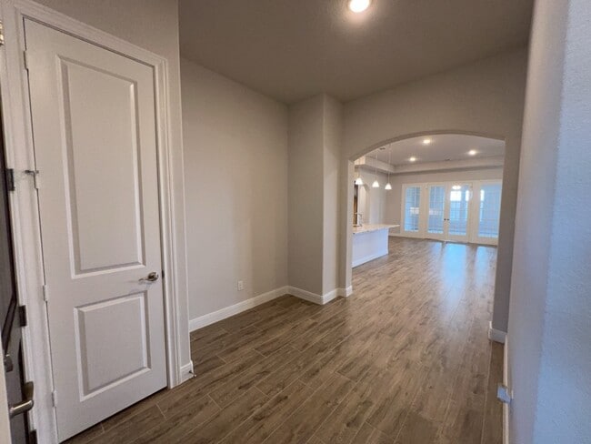 Building Photo - 5714 Caracara St