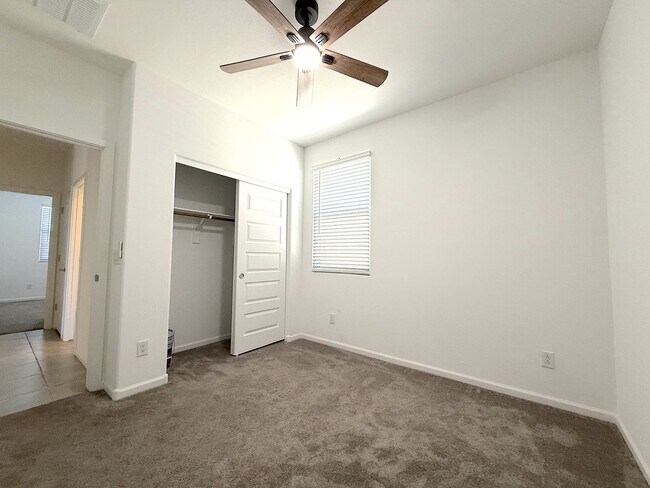 Building Photo - 9449 W Montecito Ave