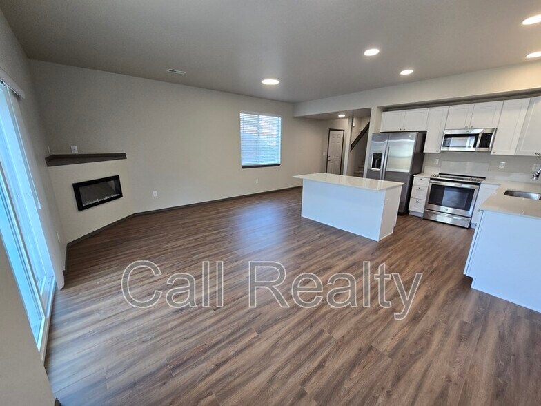 Building Photo - 308 S Clinton Ln
