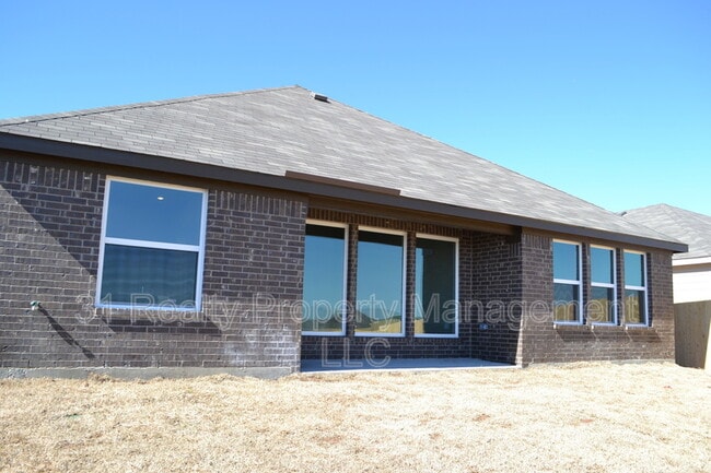 Building Photo - 5090 Royal Springs Dr