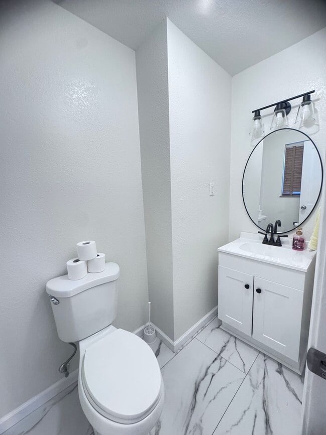 Building Photo - Friendsville 37737 - 3 bedroom, 2.5 bath home - Contact Jackie Mills (865) 748-2851