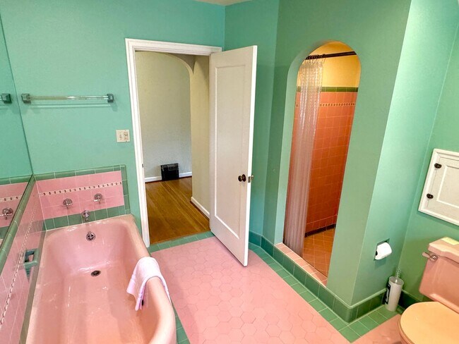 Building Photo - Alameda Neighborhood Pristine Tudor Home, Downtown Views, All The Amenities - A Must See!