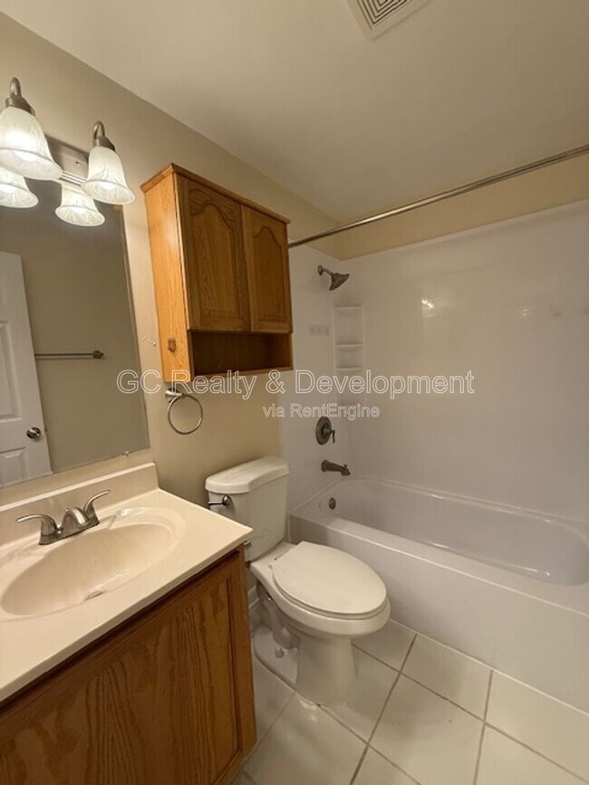 Building Photo - 268 N Carter St