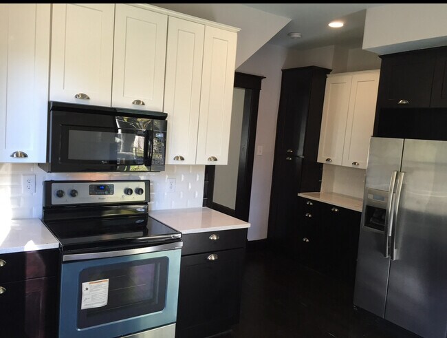 Building Photo - 1603 E Michigan St