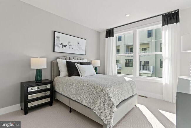 Building Photo - 43805 Middleway Ter