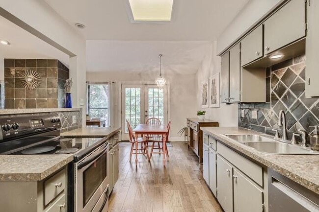 Building Photo - 5107 Leralynn St