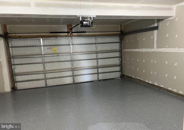 Building Photo - 5365 S Center Dr