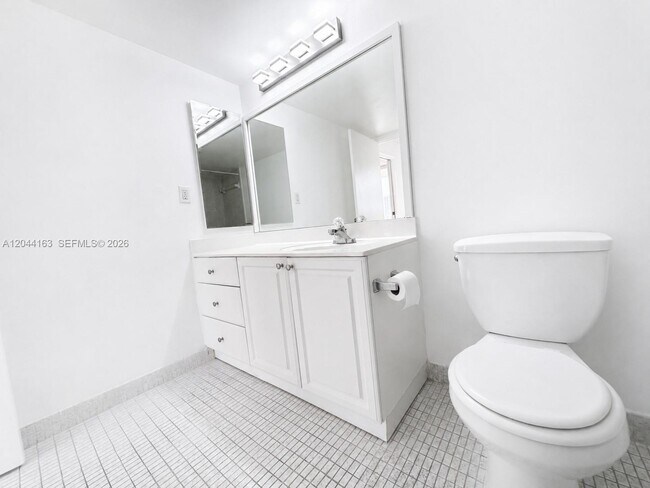 Building Photo - 290 174th St