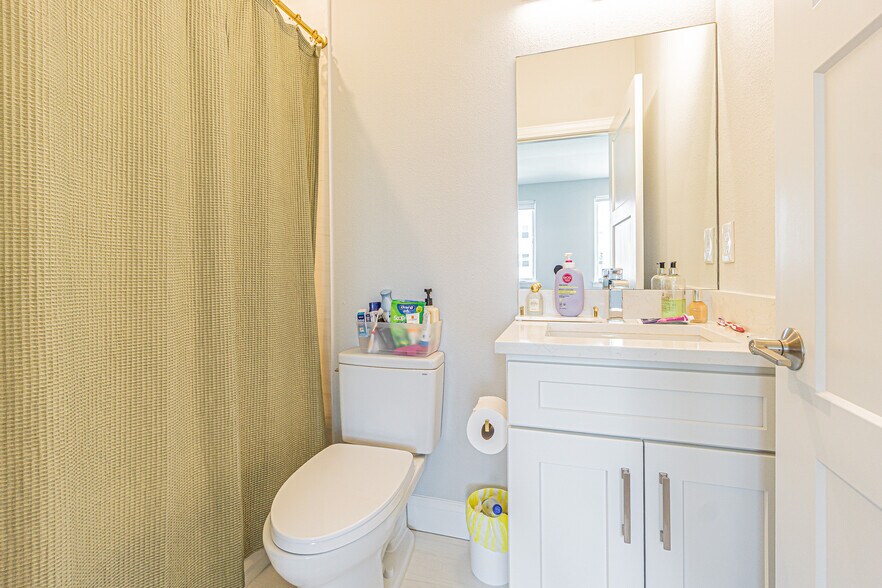 Building Photo - 4729 Legacy Park Dr