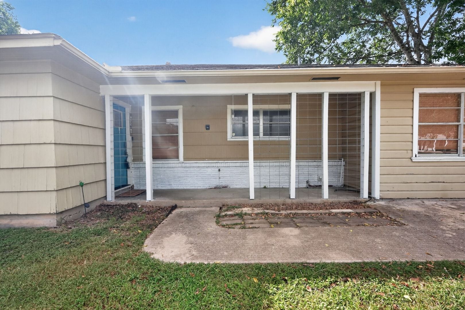 Building Photo - 725 Mary Lake Dr