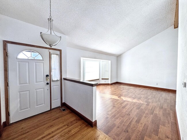 Building Photo - 18203 E Berry Dr
