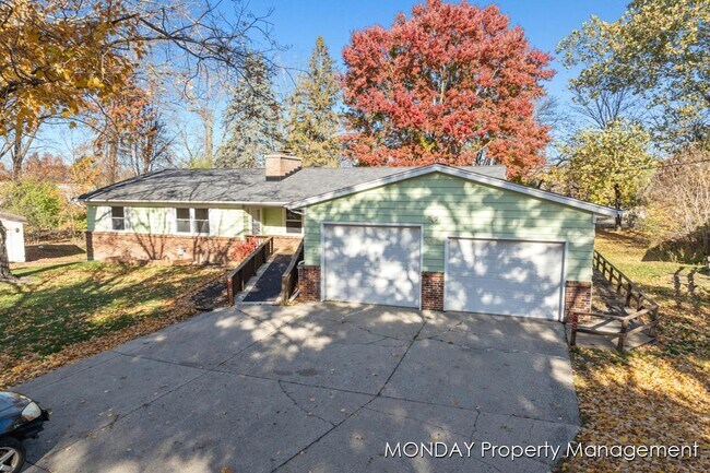 Building Photo - 945-947 Lancashire Ct SE