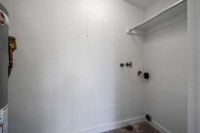 Building Photo - 3010 N Sparkman Blvd