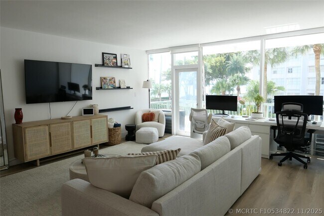 Building Photo - 1408 Brickell Bay Dr
