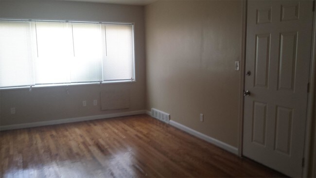 Building Photo - 12851 Lahser Rd