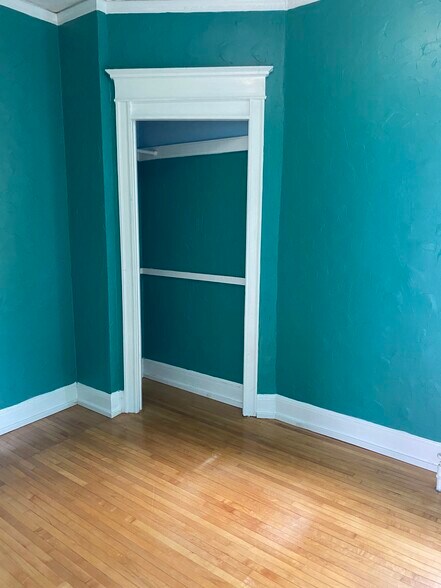 Building Photo - 1927 E 5th St