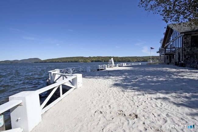 Building Photo - 10 Sunset Trail