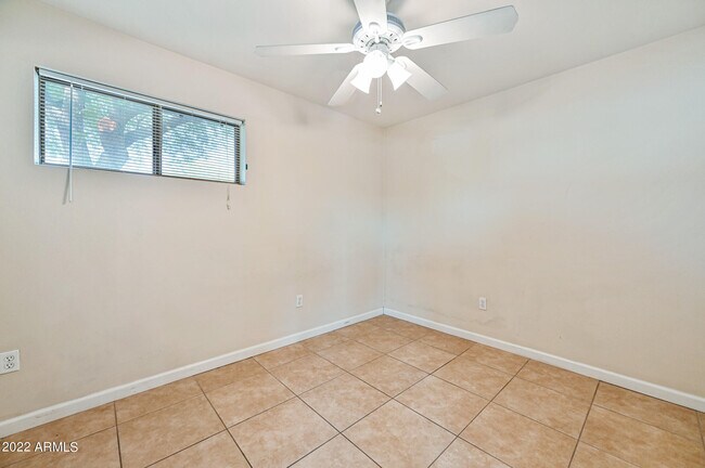 Building Photo - 3949 E Earll Dr