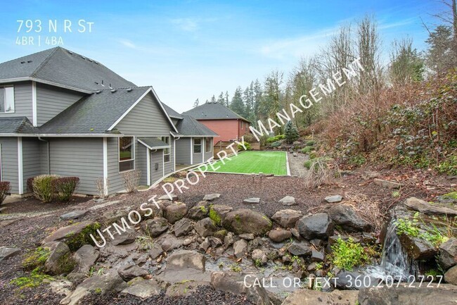 Building Photo - Beautiful 4BD Washougal home with 2 master...