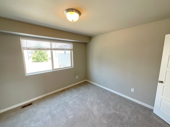 Building Photo - 3 Bedrooom Home Available Near Dublin Blvd...