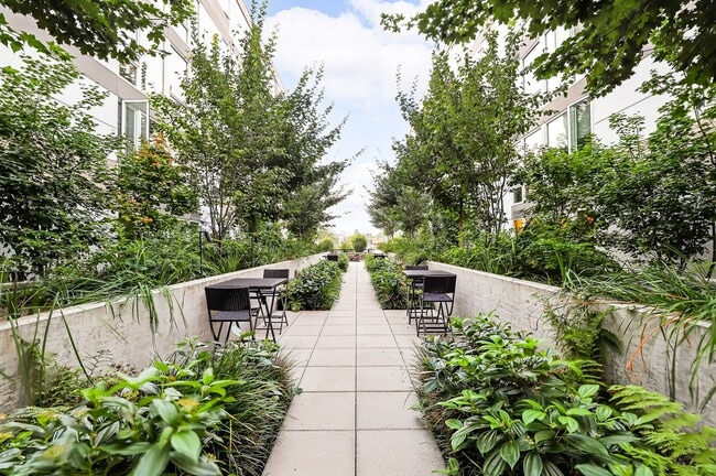 Building Photo - East Union