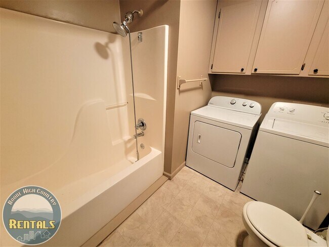 Building Photo - 387 Sugarloaf Rd