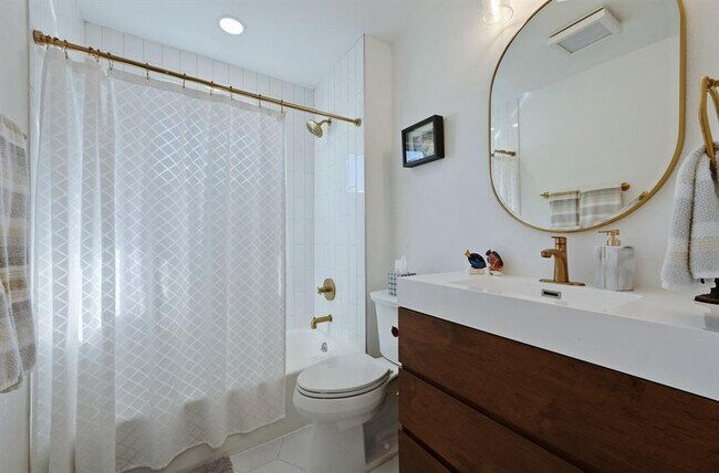 Building Photo - 805 Huntingdon Pl