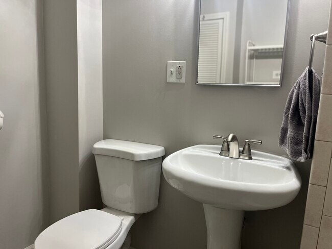 Building Photo - 3535 S Lowe Ave